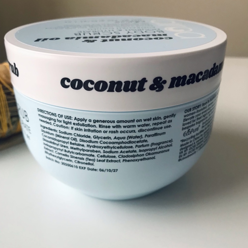 CIROA Body Scrub Coconut and Macadamia Oil, NWT, 15.8oz - Picture 6 of 9